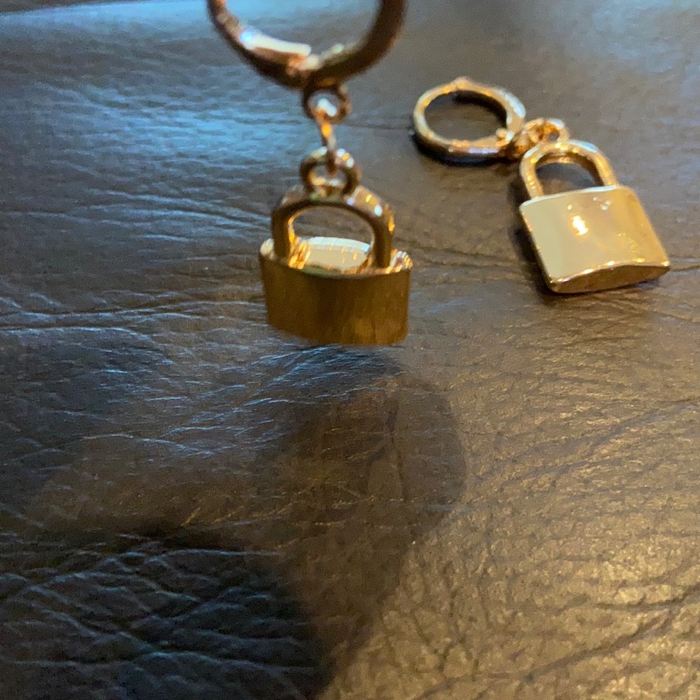 New PADLOCK pierced earrings NEW gold tone dangling - Picture 4 of 5